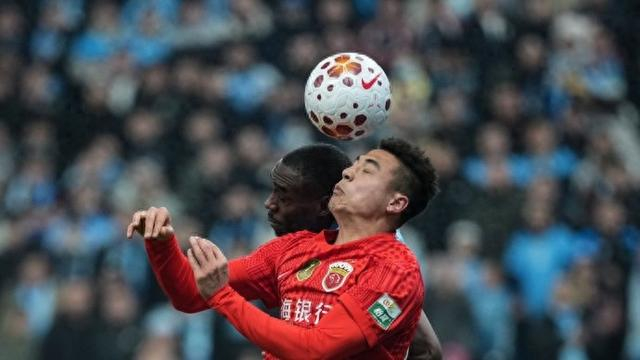 斗球体育登录入口-观察：没有利刃时盾牌也是进攻利器，海港依靠“定位导弹”赢下保级大战有启示|上海海港|蒋光太|魏震|角球|后卫_新浪体育_新浪新闻